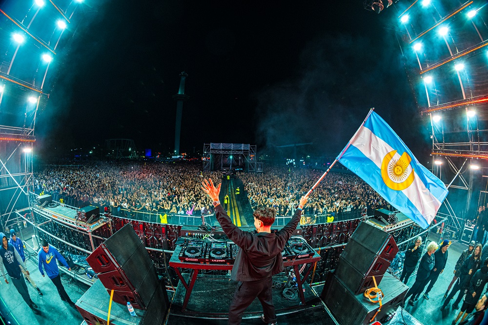 ULTRABA2025 0418 193941 3144 ALIVE