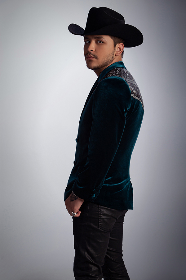 ChristianNodal01