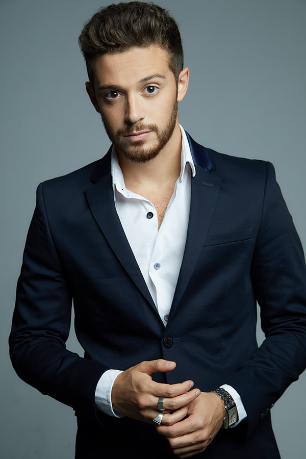 Ruggero.DosExtranos