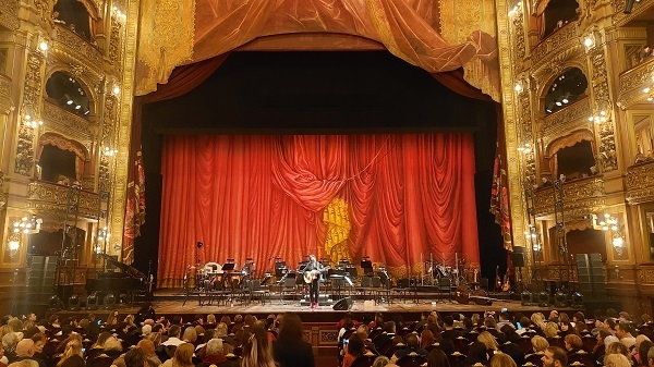 CAMILÚ brilló bajo las luces del Teatro Colón en el opening de Los Nocheros