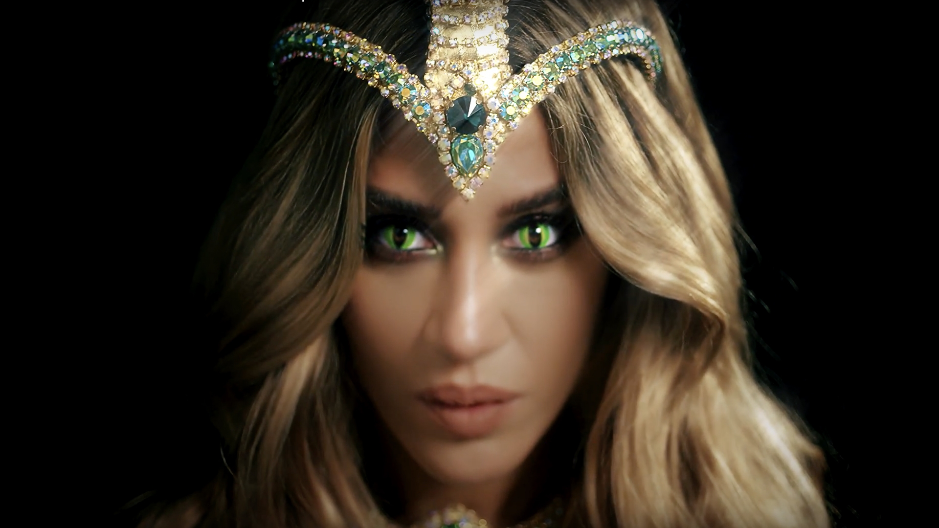 j mena estrenó "La Cobra", el primer single y video de su próximo álbum!