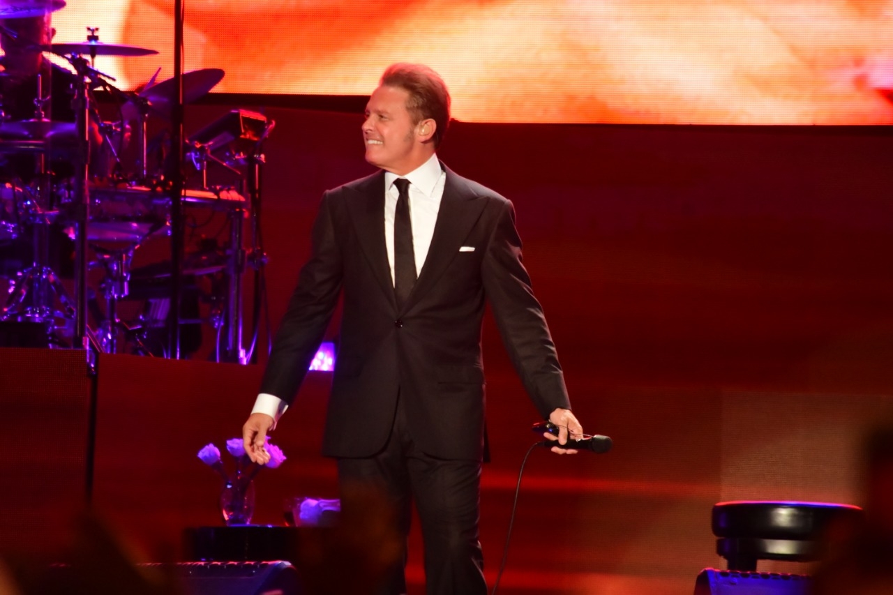 LUIS MIGUEL: Más de 40 mil personas lo ovacionaron en su primera noche en el Campo Argentino de Polo!